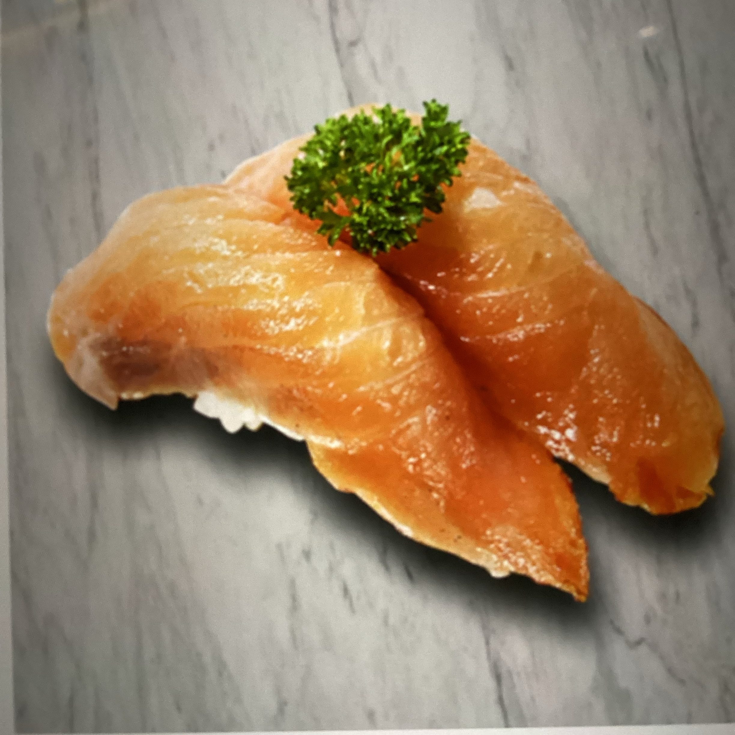 Sake Kunsei Nigiri (Smoked Salmon).